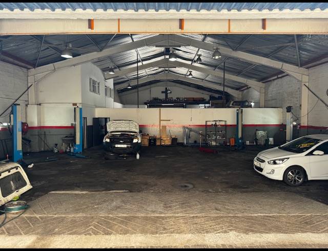 180M² WAREHOUSE TO LET IN WINDERMERE